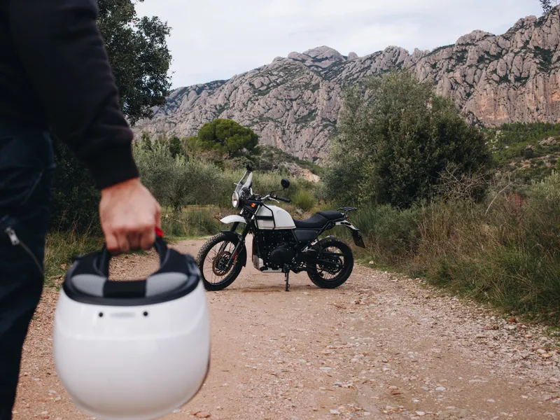 Touringmotorcykel med packväskor – vi värderar även utrustning